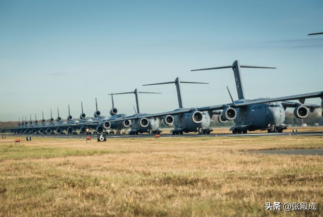 美军机成群结队出动，特朗普准备武力夺岛	，连盟国都不放过？