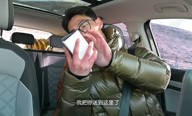 小伙自驾西藏被牧民求助，热心帮忙充电宝却被偷，录像拍下全过程