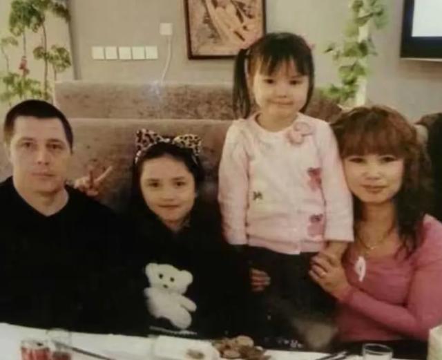 32岁东北富婆,嫁20岁俄罗斯小伙,生下女儿一个月后丈夫因病去世