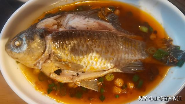 重庆这座斥资35亿打造的古城，夜景美如画卷，游客却很少？