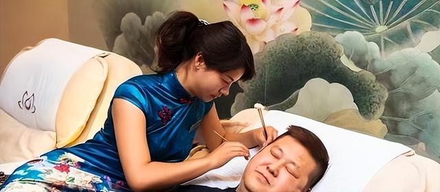 采耳还是“采花”？采耳行业内幕被揭开：挂羊头卖狗肉