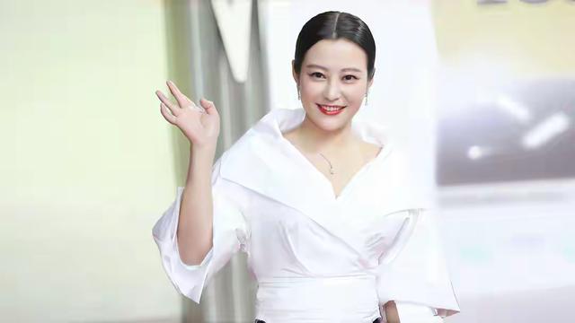 中国最丰满的6位女星，美的各有千秋，她们的身材也太犯规了