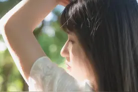 从十八岁等到二十八的男孩结婚了，我还是从同学的朋友圈才知道图片