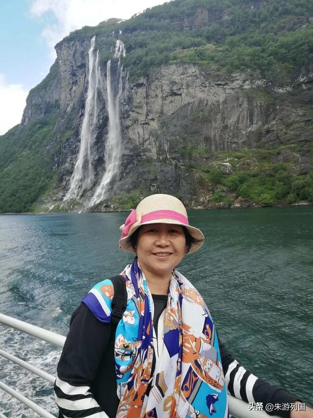 在挪威峡湾，一天三次轮渡，带来的震撼体验