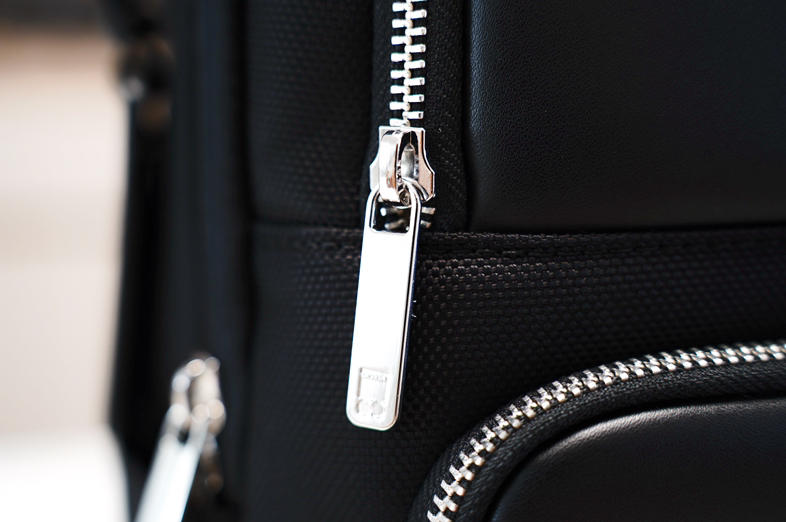 职场人士的得力助手,LEVEL8新品探界者商务双肩包——助你轻松应对工作挑战!