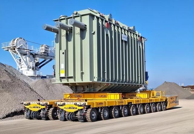 原来马斯克没说错，全球抢的不是芯片，而是中国20万一台的变压器