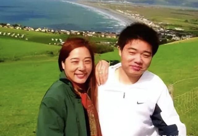 “台球天才”丁俊晖：母亲55岁因癌离世，他娶大6岁富家女为妻