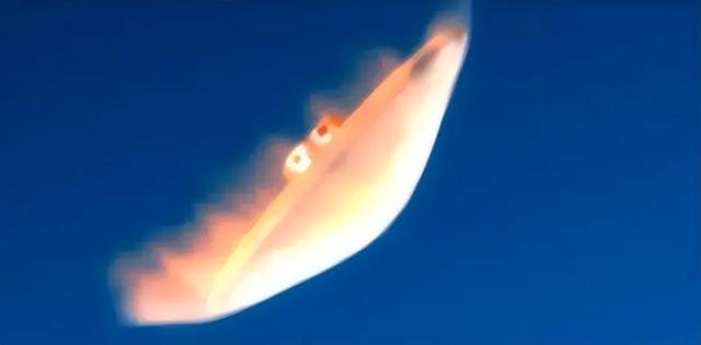 为什么宇宙飞船返回地球时，会被高温炙烤，飞出地球时却没有？