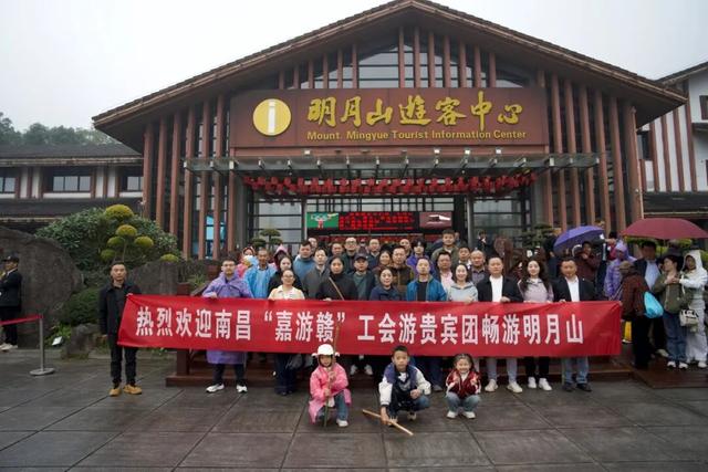 明月山迎三千人旅行团，秋季旅游市场人气火爆！