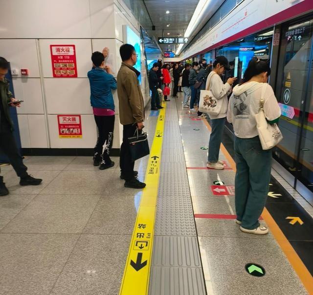 私家车多就不坐地铁？大连80万客流对比沈阳288万，理由站不住脚