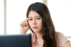 "女上司误闯男厕：一场意外的邂逅，尴尬还是机遇？"图片