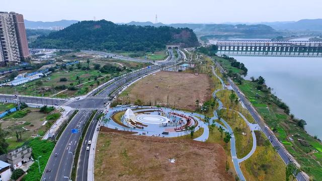 带娃圣地+1,射洪这个新广场好安逸!