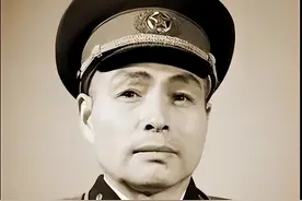 他是红军战力最强军的军长，军中地位一直很高，大将资历却未授衔图片