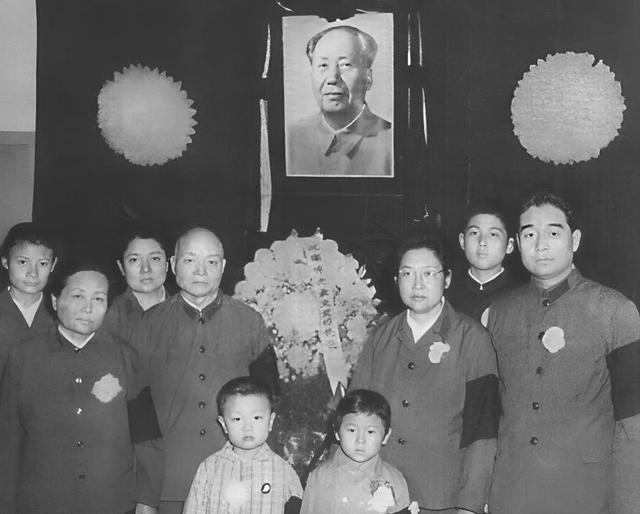 孔令华离世后，李敏一人拉扯家庭，孔东梅坦言：妈妈的命其实很苦