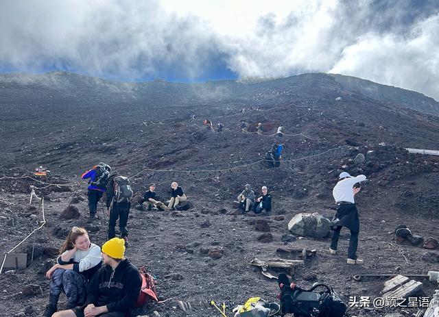 富士山和珠穆朗玛峰，年龄最大的登顶者，为啥都是日本人