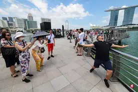 中国游客7月入境新加坡人次首超疫前高峰 10月黄金周料推高热度图片