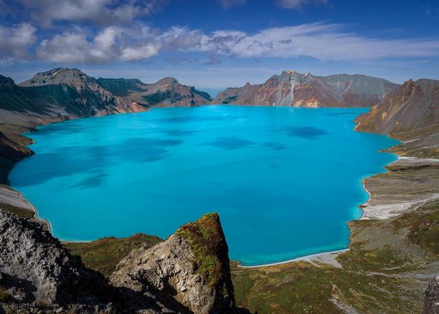 长白山天池的水来自于哪里？真的是来自青藏高原吗？有啥科学解释