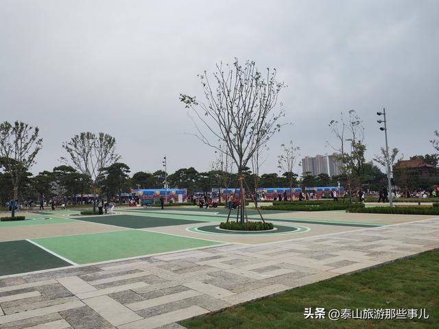 泰安：这个景点拆除了两排石灯笼，树少了，道新了，从压抑到敞亮