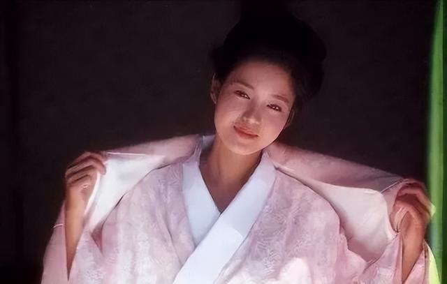 日本给唐高宗李治进献两个美女，临幸一夜后，她们就被关进了牢笼