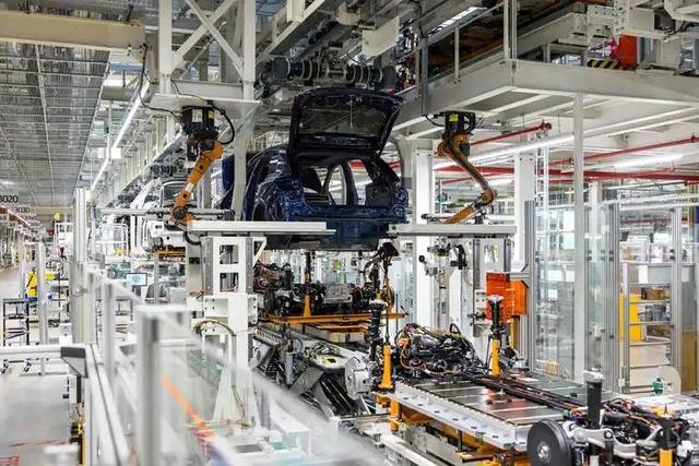 荷兰没料到已完全失控! 欧美准备收割中国的壁垒: 成为框死自己牢笼