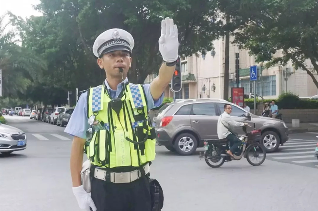 “辅警”和“协警”仅一字之差，却有天壤之别，要弄清谁是临时工