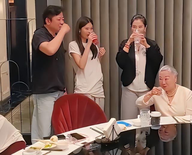 中国赚钱美国花？老戏骨祖孙三代在美奢华享乐 过上“人上人”生活