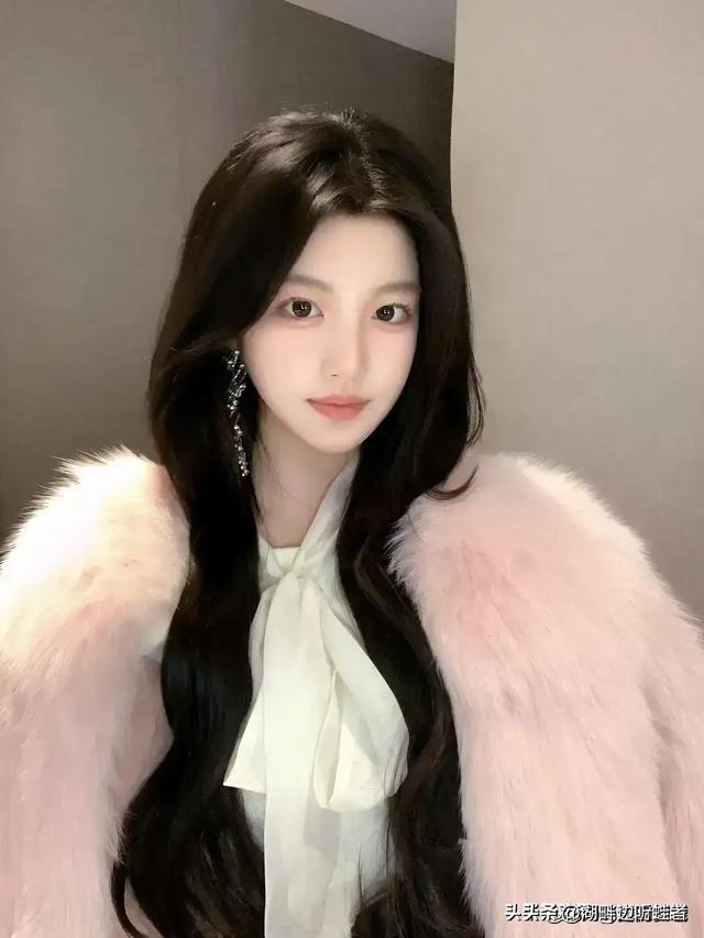 山东临沂一校花仙姿玉色,堪称上帝吻过的容颜,美得让人移不开眼