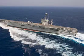 杜鲁门号一个急转弯，赔上一架舰载机，美军航母编队防空是摆设？图片