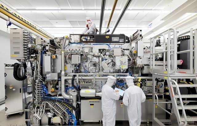 光刻机巨头开始慌了，中国造不成光刻机，但是要造一个光刻工厂！