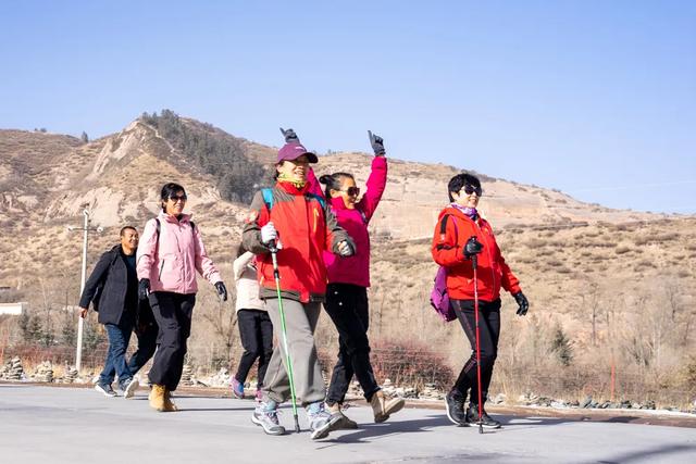 祁连山下燃激情——2025年“双11”全国持杖行走联动日(张掖肃南站)活动成功举办