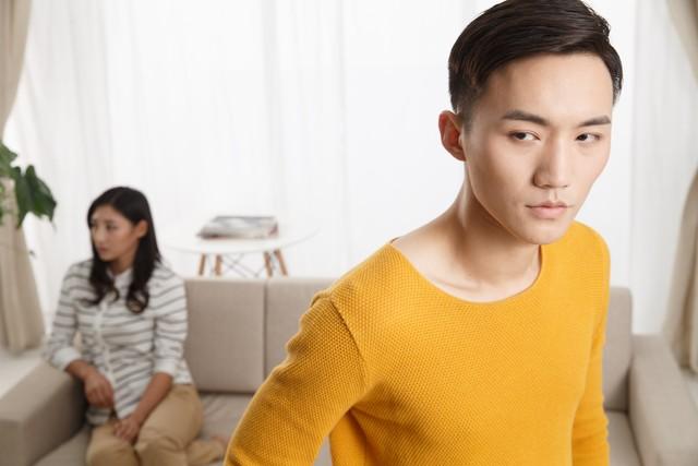 87年，去同学家玩，他姐姐把我拉进房间，教我玩“俄罗斯方块”