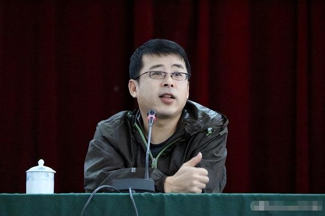 曾扬言要让中国向世界道歉的阿丘，被央视除名后，如今过得怎样