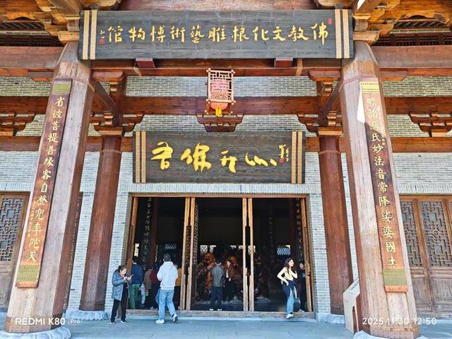 参观根宫佛国博物馆