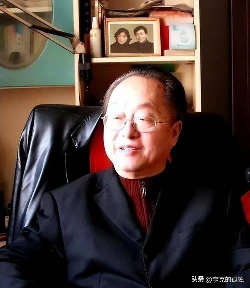 吃里爬外，永不回国？她带领30名演员选择留美，如今年过花甲归来