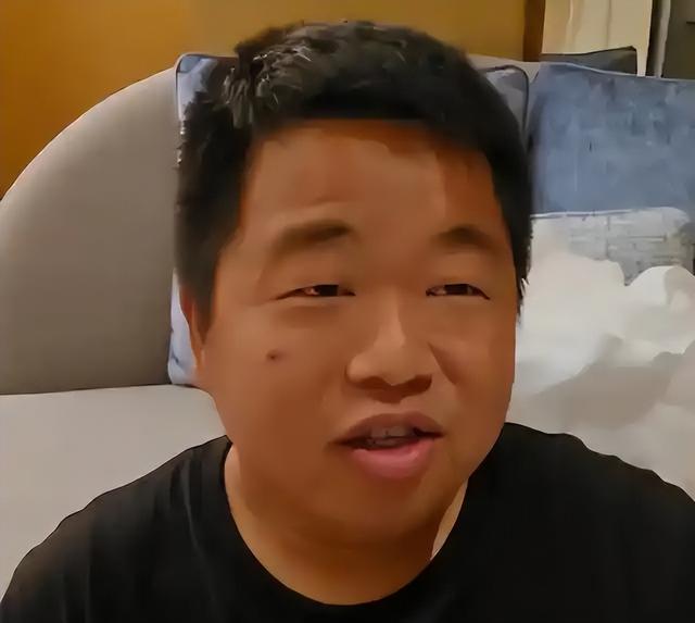 又一个祸从口出，自曝年收入过亿！千万网红“蓝战非”全平台被禁