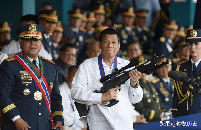 菲律宾向全球发红色通缉令，前总统发言人沦为逃犯，多国联合追捕