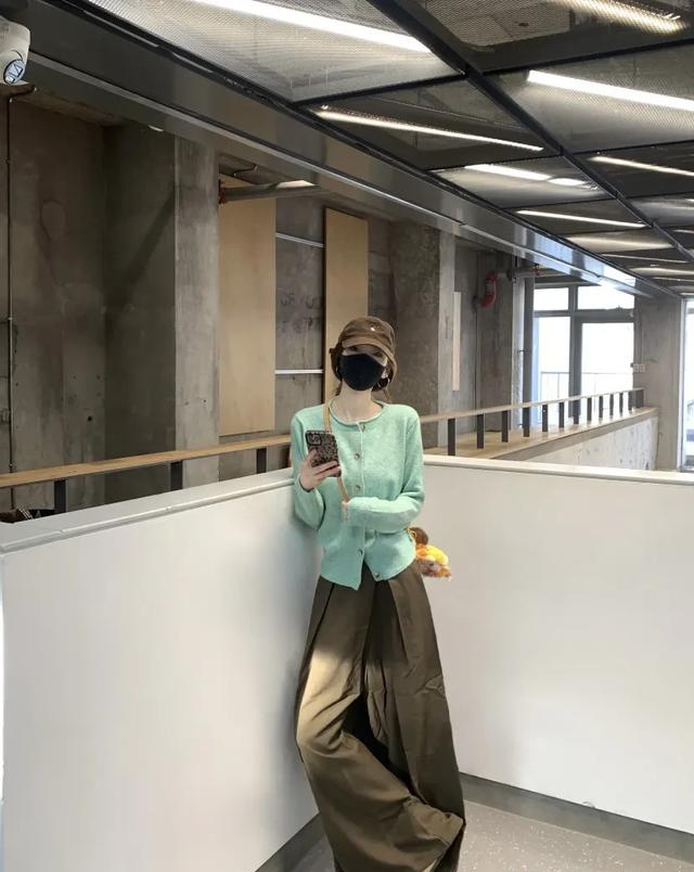 “针织衫+阔腿裤”早秋王炸组合，高级又时髦！