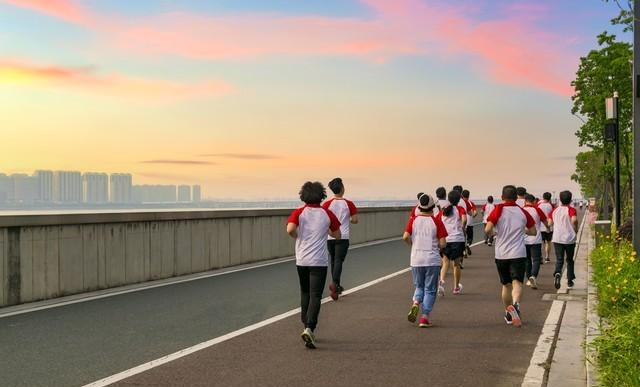 跑了16年终悟透：真正的跑步，不是向外追逐，而是向内生长！