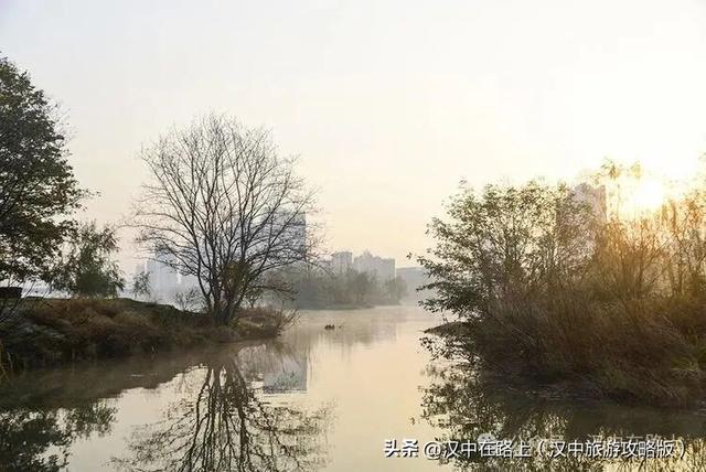汉中汉江湿地晨景绝了！薄雾锁江，鸟戏江波，宛如仙境！