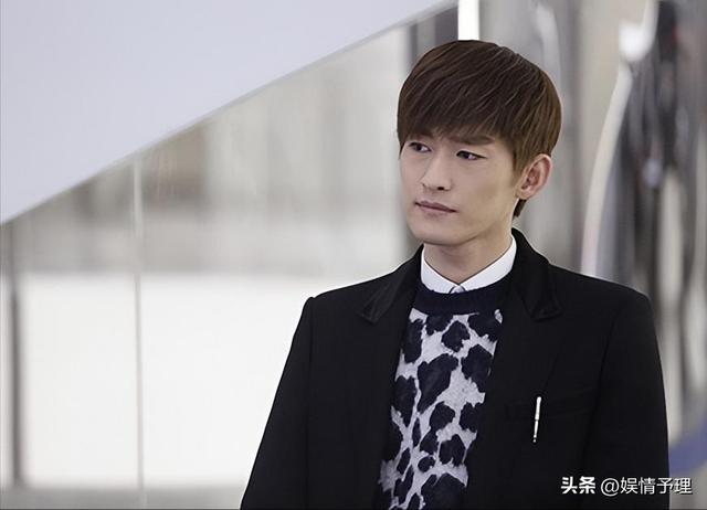 表面人模人样，做的事情却没眼看，强吻、袭胸，不过是冰山一角