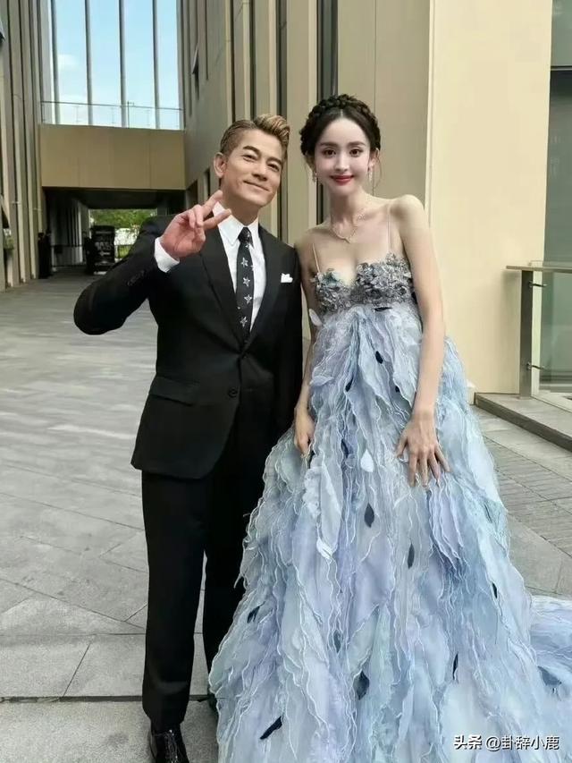 难怪郭富城忍不住合照！这女人风情万种，连我都被迷得七荤八素！