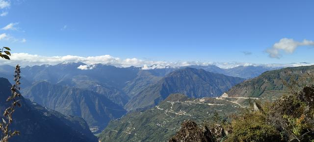 一车一人自驾游（二）：“炮弹路”让我心悬，龙氏家祠无缘其真容