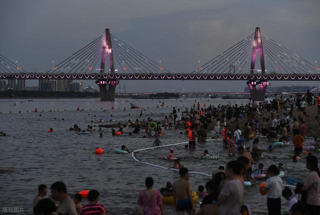 南昌玩疯了！赣江变 “海” 吸 200 万人，治水治出顶流