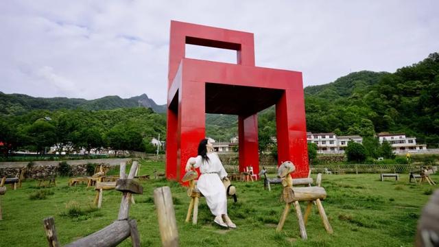 佛坪晚夏寻凉意，猫进秦岭躲避“秋老虎”！