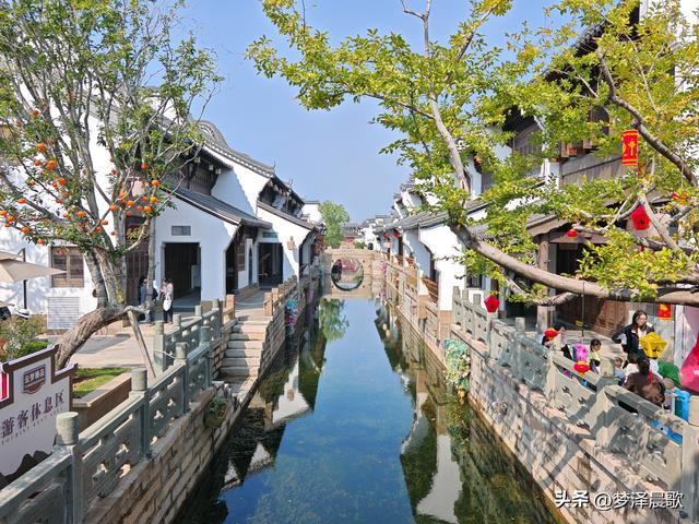 湖北祥云湾：九派建筑环湖立 传统现代共交融