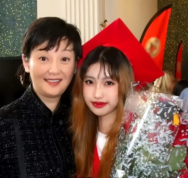 演都不演了！离婚谣言澄清后，冯小刚亲手撕下徐帆的“体面”