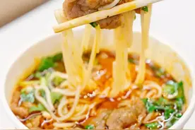 “客”哪里吃｜生烫牛肉粉，独特的味道超诱人图片