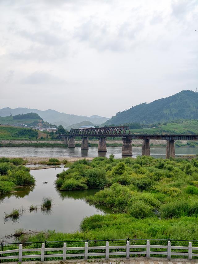探秘东北第一国门：一座桥，两重天地，半部抗美援朝史