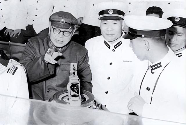 1987年萧劲光被一则新闻激怒，质问刘华清：谁说中国不准备建航母