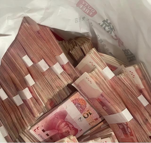 越存钱越焦虑	，越花钱越空虚，余额不少仍不踏实？